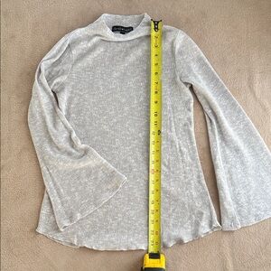 Derek Heart Light Gray Long Sleeve Top